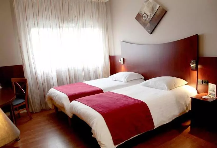 استودیوی استاندارد, Logis Hotel Center