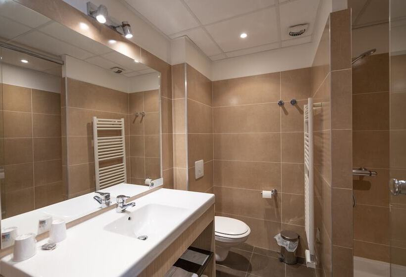 컴포트 룸, Red Fox