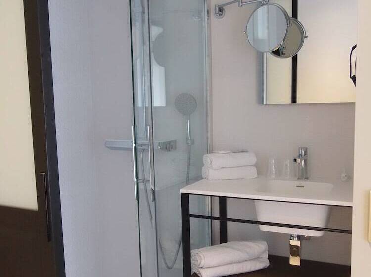 اتاق استاندارد سه نفره, The Originals Boutique, Hôtel La Chaussairie, Rennes Sud