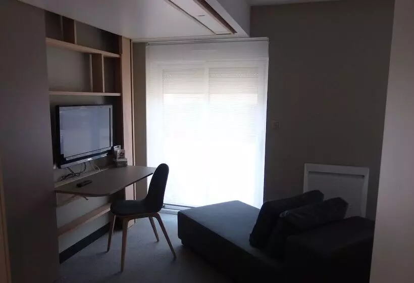 اتاق استاندارد سه نفره, The Originals Boutique, Hôtel La Chaussairie, Rennes Sud