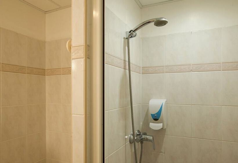 Номер Стандарт Трехместный, The Originals Boutique, Hôtel Neptune, Bercksurmer