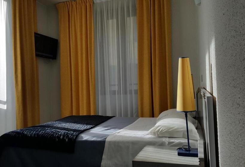 חדר קומפורט, Hôtel De Genève Et Restaurant , Faverges Seythenex