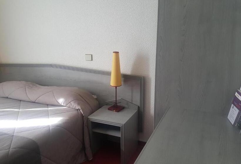 חדר קומפורט, Hôtel De Genève Et Restaurant , Faverges Seythenex