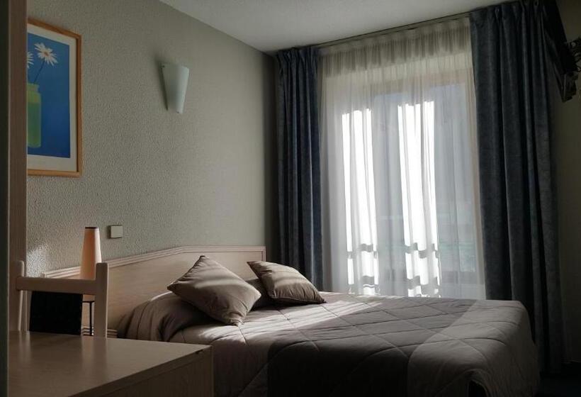 חדר קומפורט, Hôtel De Genève Et Restaurant , Faverges Seythenex