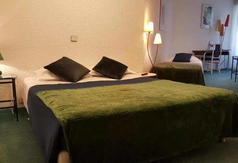 スーペリアトリプルルーム, Hôtel De Genève Et Restaurant , Faverges Seythenex