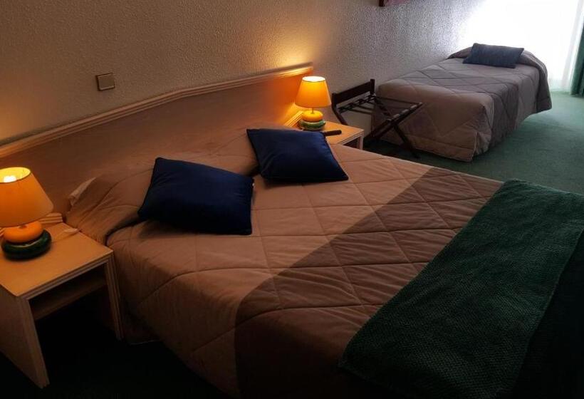 חדר סופריור לשלושה, Hôtel De Genève Et Restaurant , Faverges Seythenex