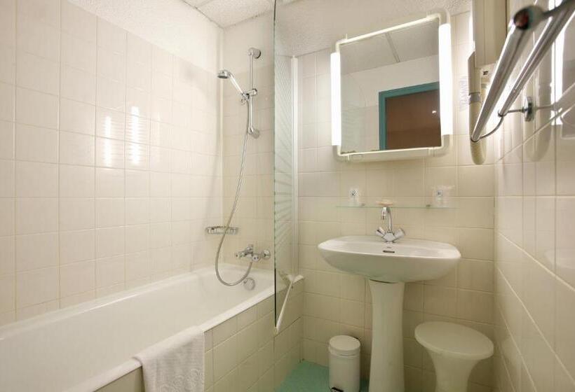 חדר סופריור לארבעה, Hôtel De Genève Et Restaurant , Faverges Seythenex