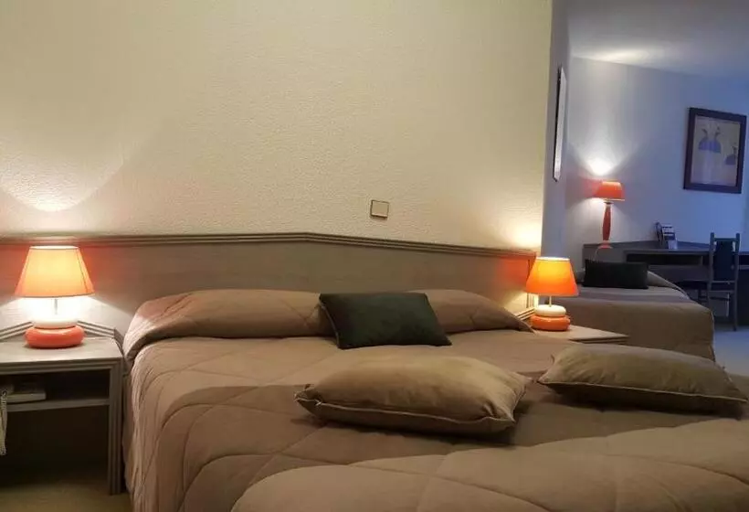 スーペリアの４人部屋, Hôtel De Genève Et Restaurant , Faverges Seythenex