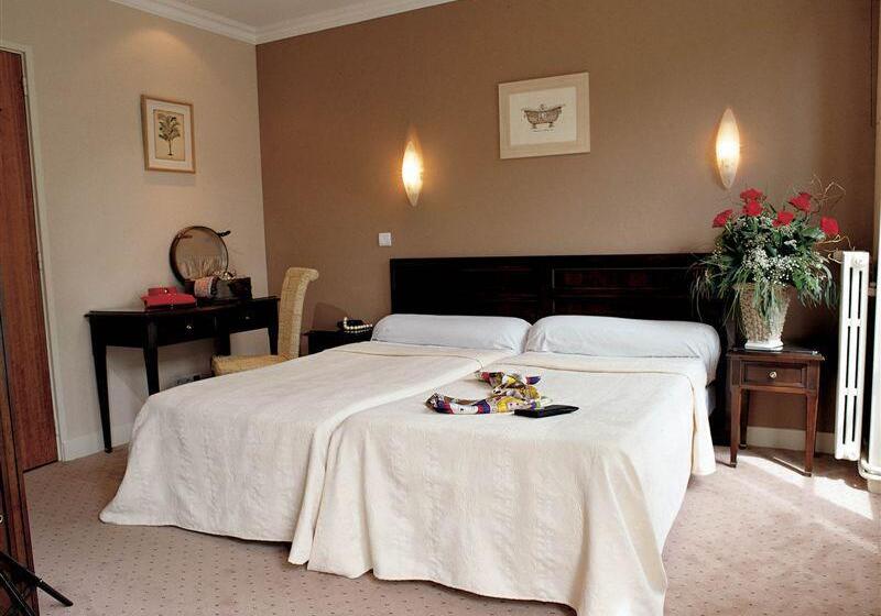 スタンダードルーム, London