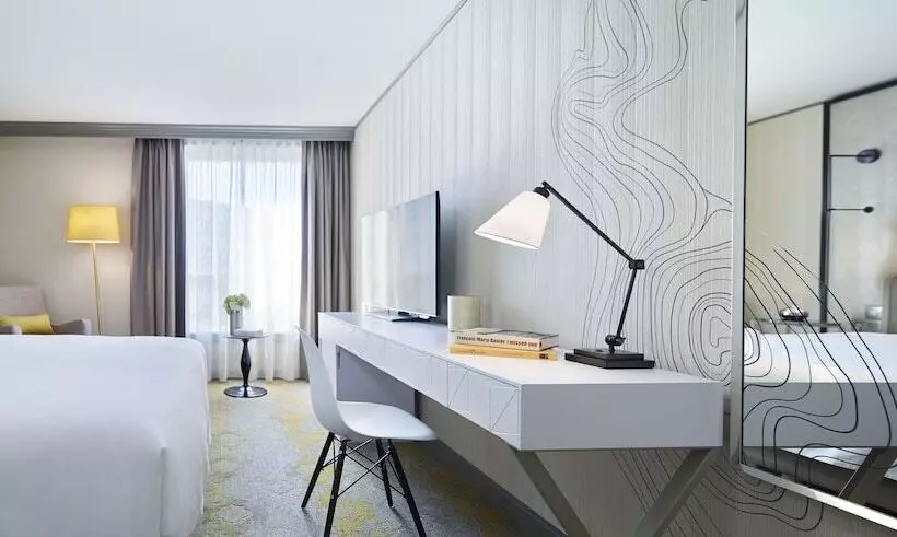 Deluxe Room, Renaissance Paris La Defense