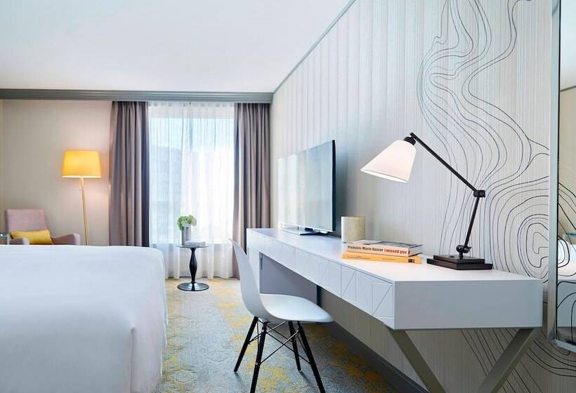 Номер Deluxe, Renaissance Paris La Defense