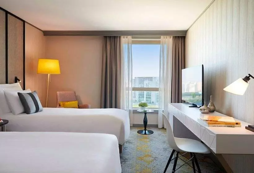 Deluxe Room, Renaissance Paris La Defense