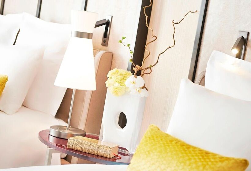Семейный Номер, Renaissance Paris La Defense