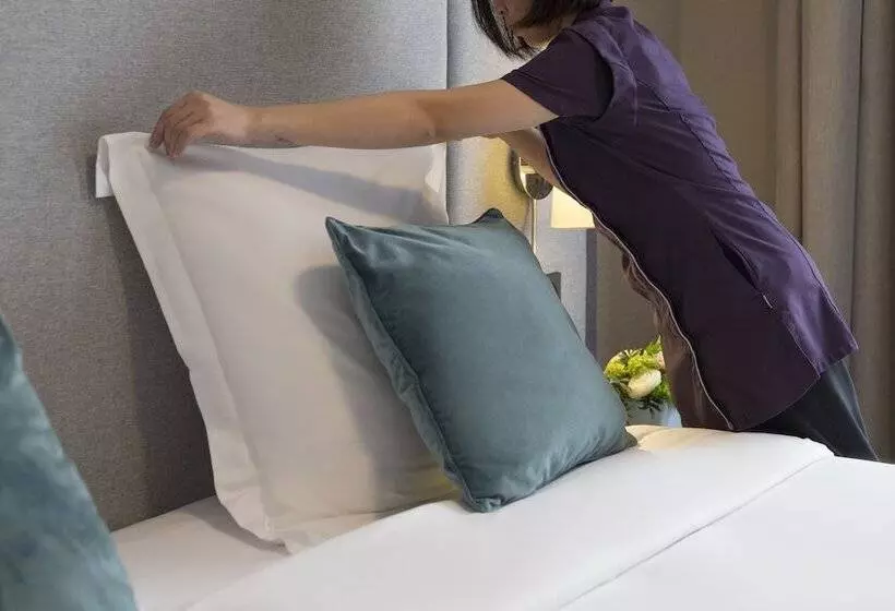 Premium Suite, Warwick Reine Astrid  Lyon