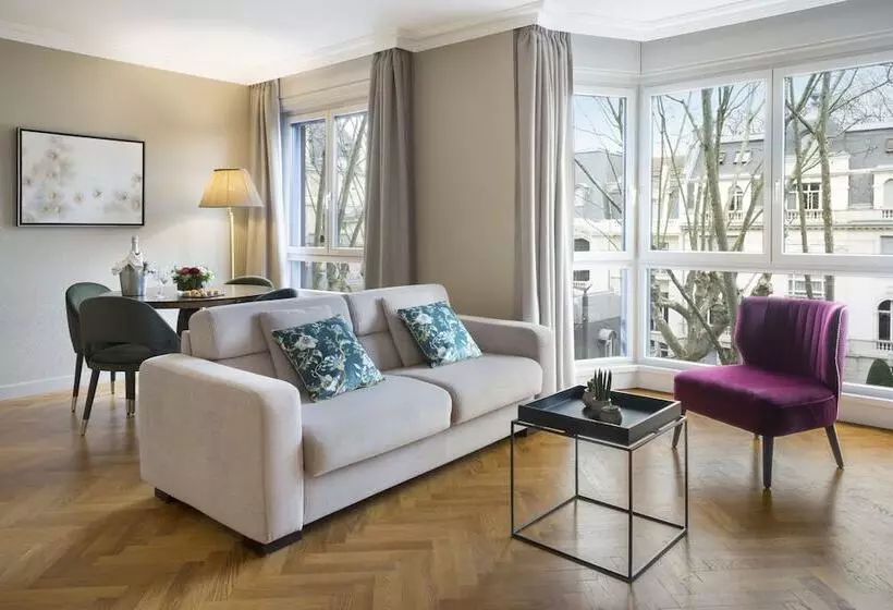 Premium Suite, Warwick Reine Astrid  Lyon