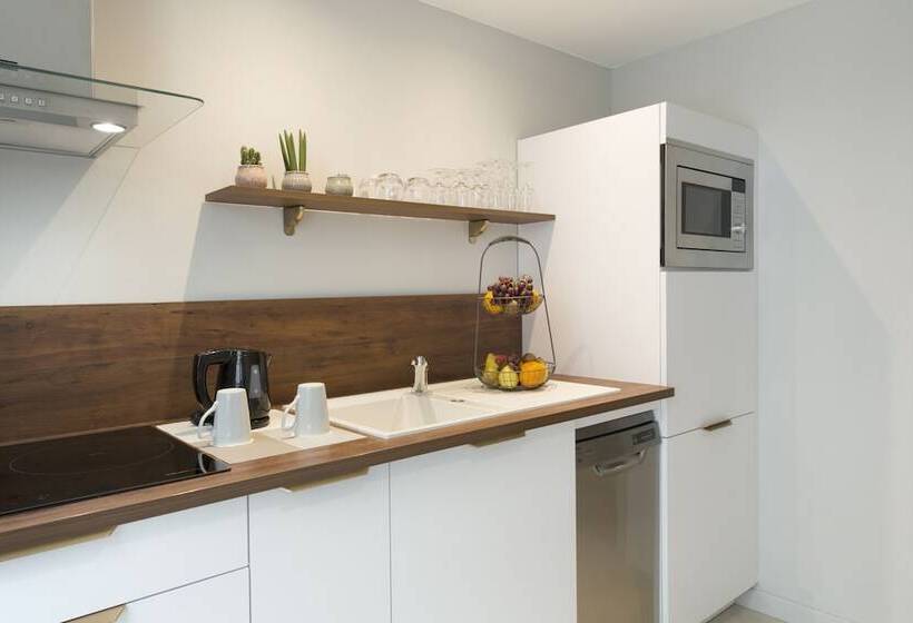 行政套房, Warwick Reine Astrid  Lyon