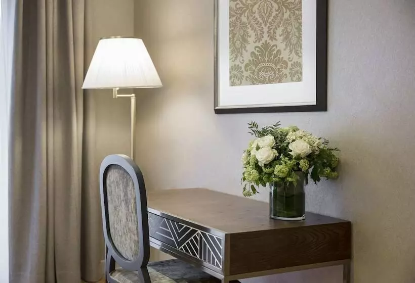 Prestige Suite, Warwick Reine Astrid  Lyon