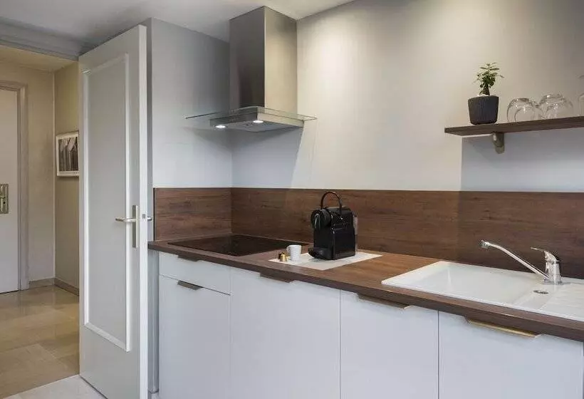 Prestige Suite, Warwick Reine Astrid  Lyon