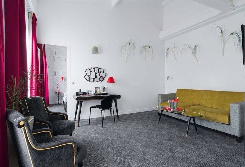 1ベッドルームアパートメント, Joyce Astotel