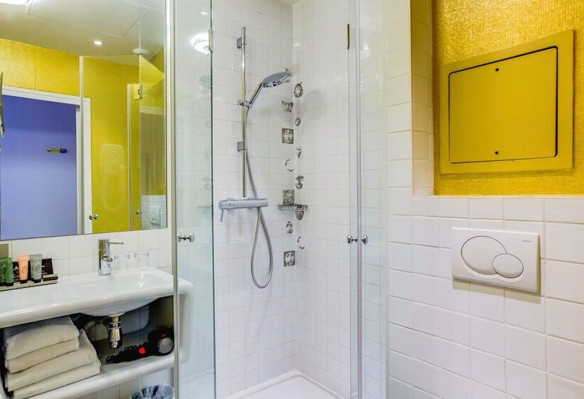 ファミリールーム, Joyce Astotel