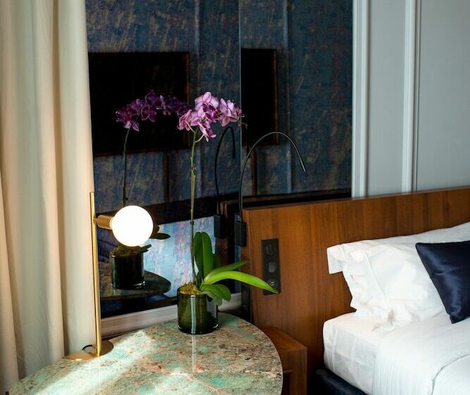 クイーンサイズベッドのスタンダードルーム, M Social Hotel Paris Opera