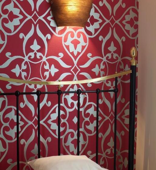 חדר יחיד קלאסי, Alexander