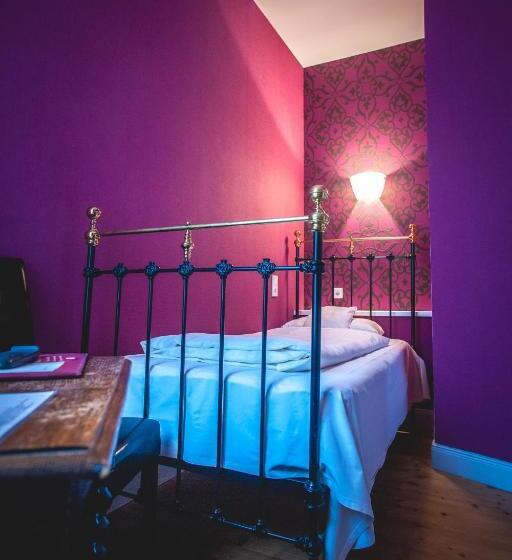 חדר יחיד קלאסי, Alexander