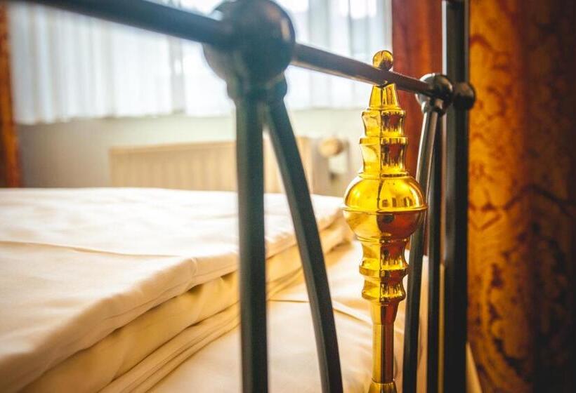 חדר יחיד קלאסי, Alexander