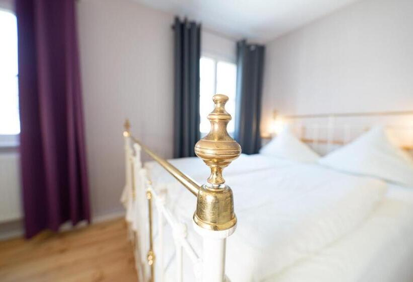 חדר קלאסי, Alexander