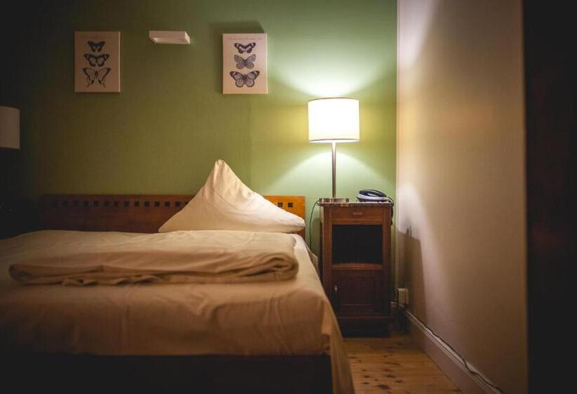 חדר קומפורט, Alexander