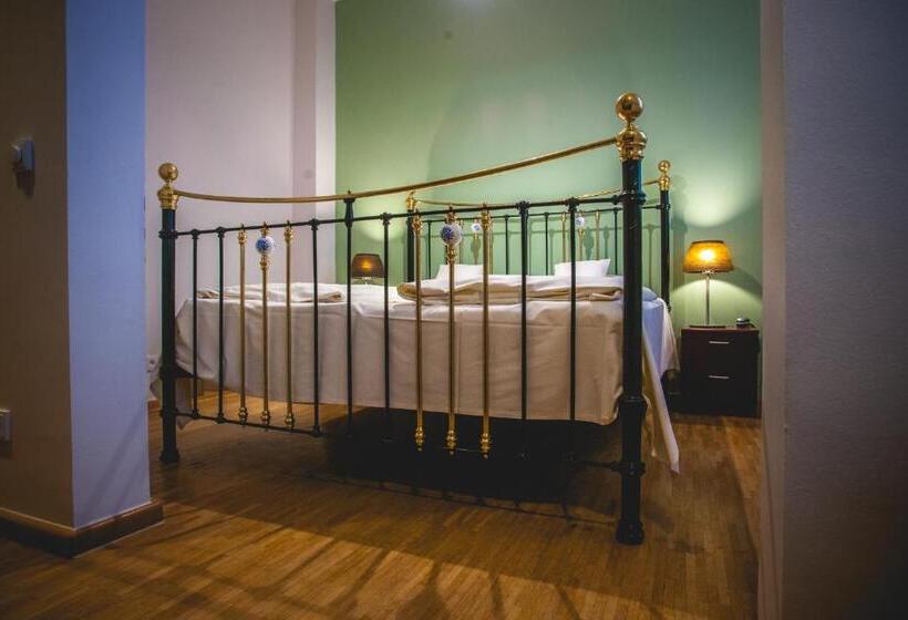 חדר קומפורט, Alexander