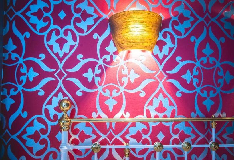 חדר קומפורט, Alexander