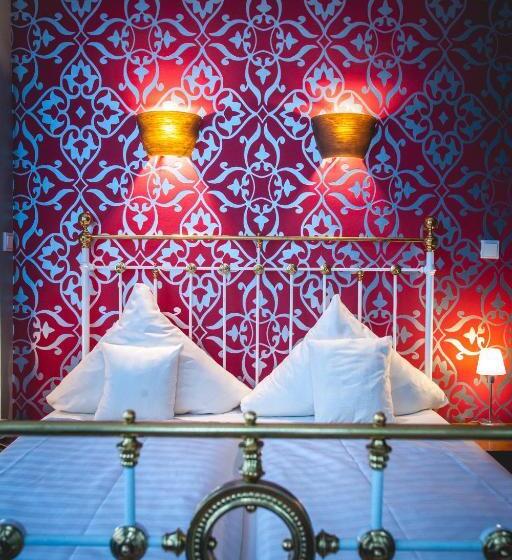 חדר קומפורט, Alexander