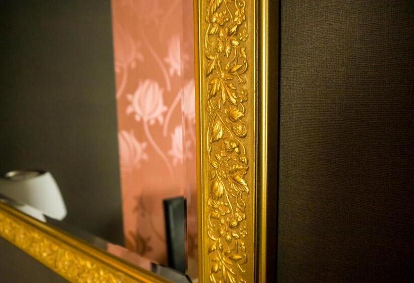 חדר קומפורט, Alexander