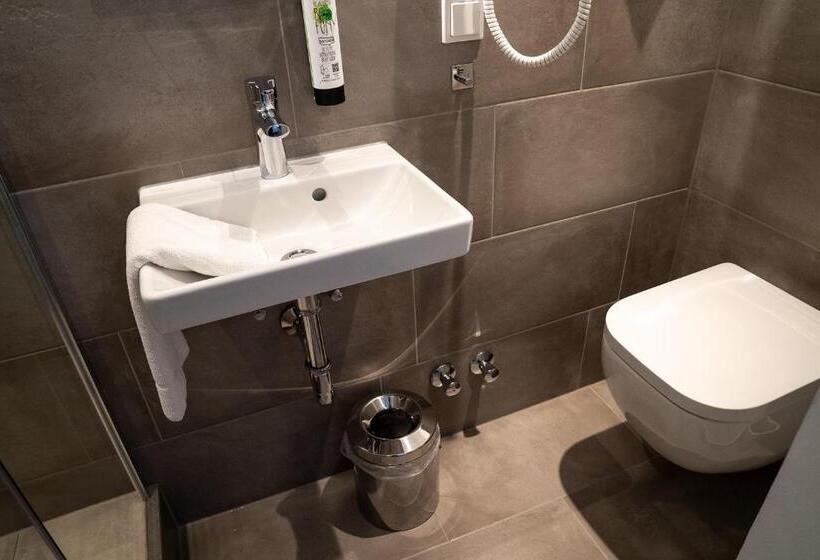 חדר קומפורט יחיד, Alexander