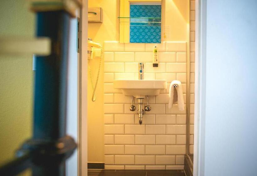 חדר קומפורט יחיד, Alexander