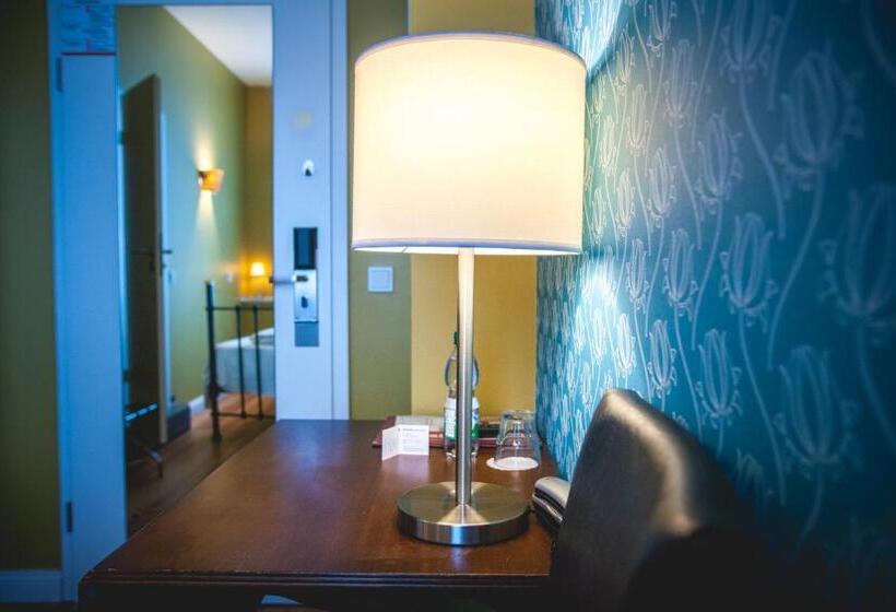 חדר קומפורט יחיד, Alexander