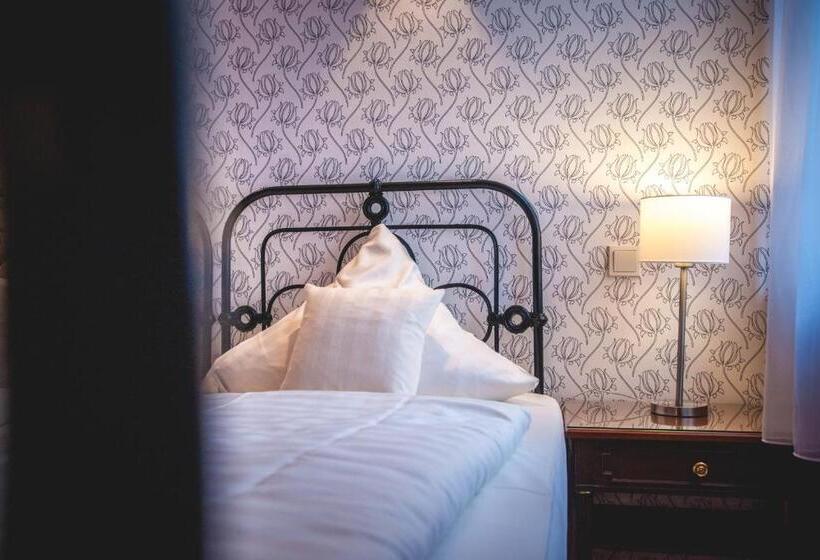 חדר קומפורט יחיד, Alexander