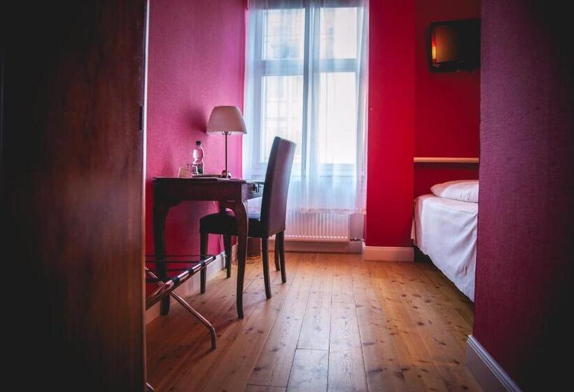 חדר קומפורט יחיד, Alexander