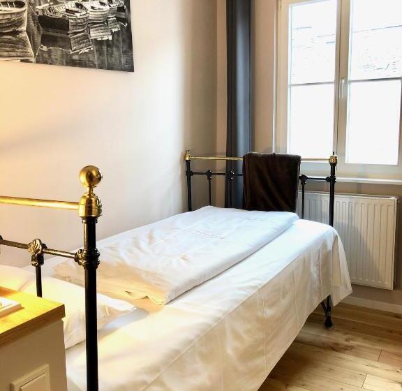 חדר סטנדרט, Alexander