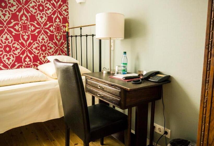 חדר יחיד קלאסי, Alexander