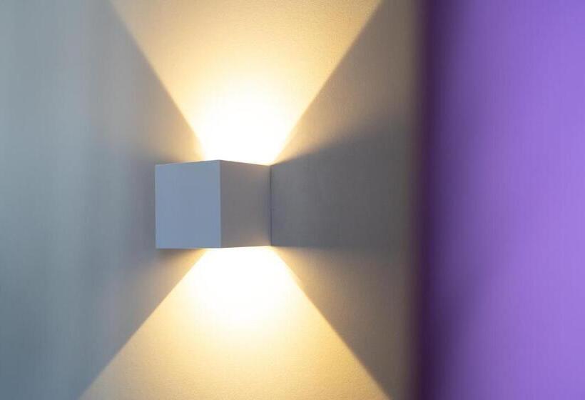 חדר קלאסי, Alexander