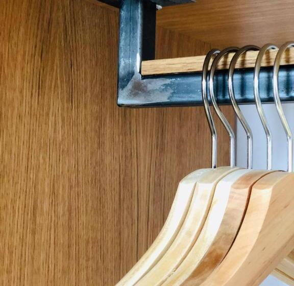 חדר קלאסי, Alexander