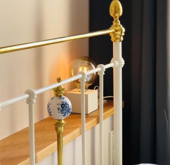 חדר קלאסי, Alexander