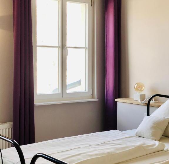 חדר קלאסי, Alexander