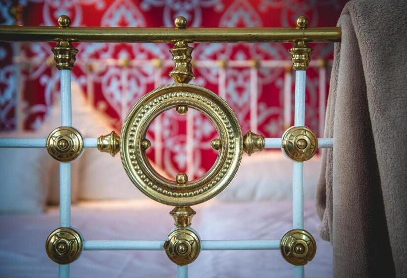 חדר קומפורט, Alexander