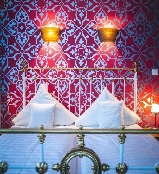 חדר קומפורט, Alexander