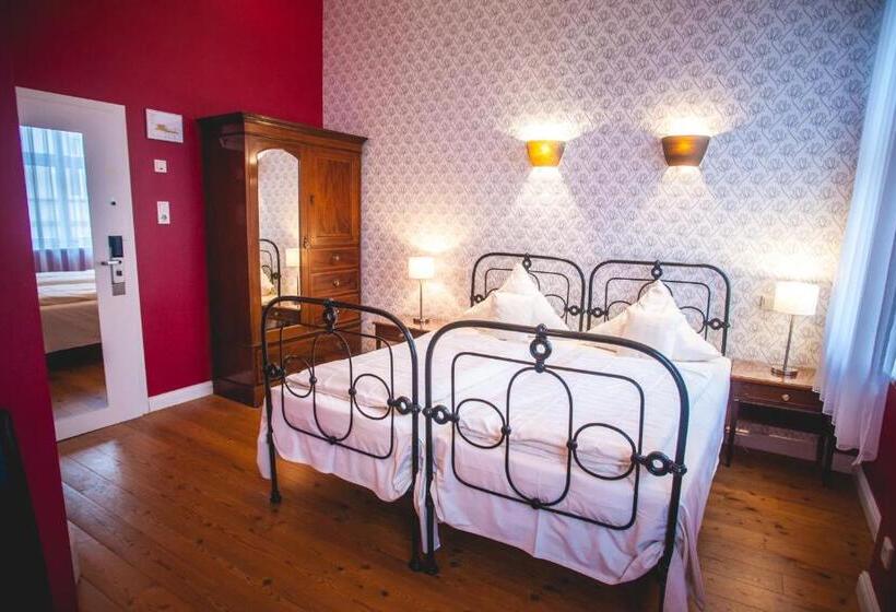 חדר קומפורט, Alexander