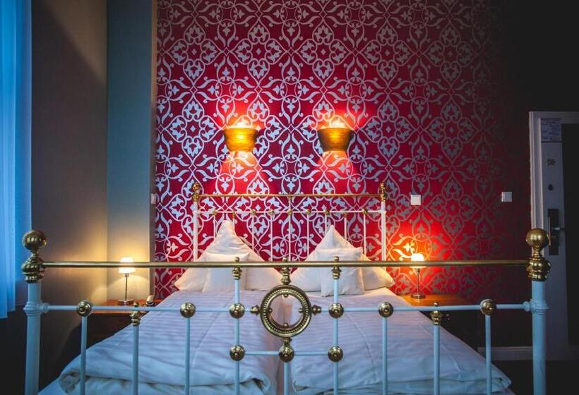 חדר קומפורט, Alexander