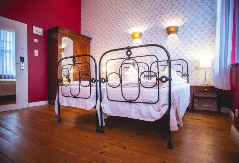 חדר קומפורט, Alexander